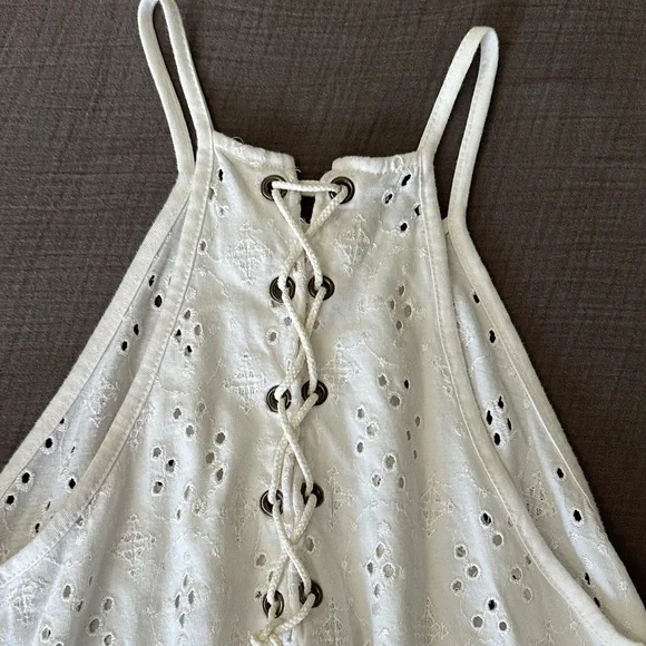 Free People Women’s Small White Eyelet Top Raw Hem Lace Up Back Embroidered Boho - Picture 5 of 12